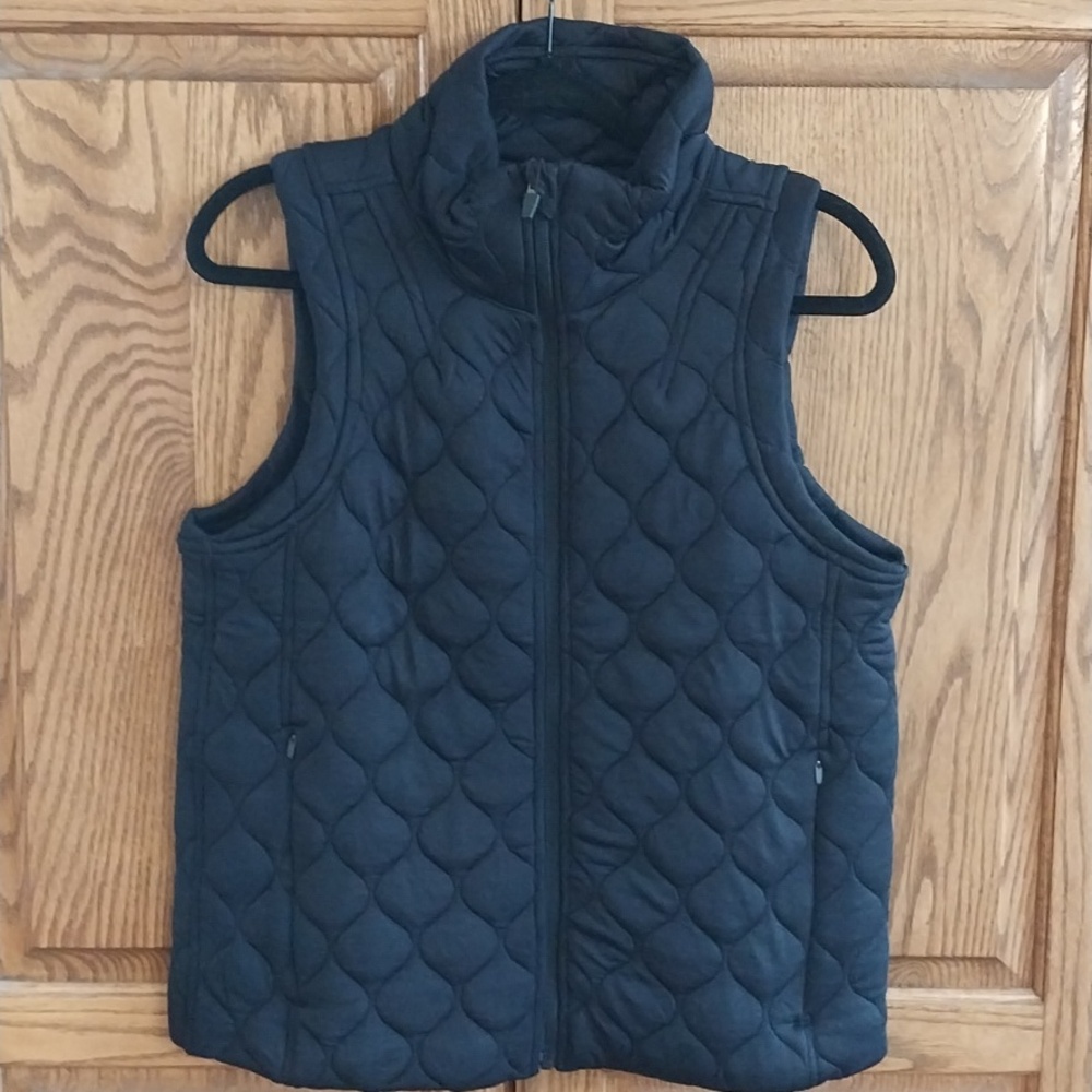 Kirkland NWT Women's Quilted Vest Size Small Black 2-Way Stretch Zipper Pockets - Picture 2 of 11